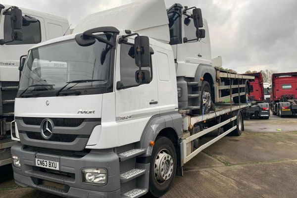 Mercedez-Benz Axor 1824 flatbed truck